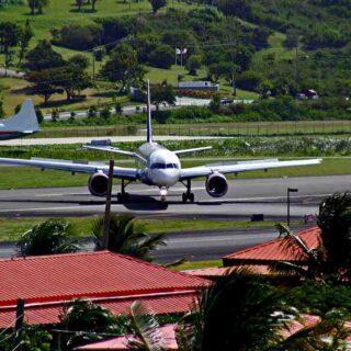 Comment faire pour contacter Cyril Hanouna ?
