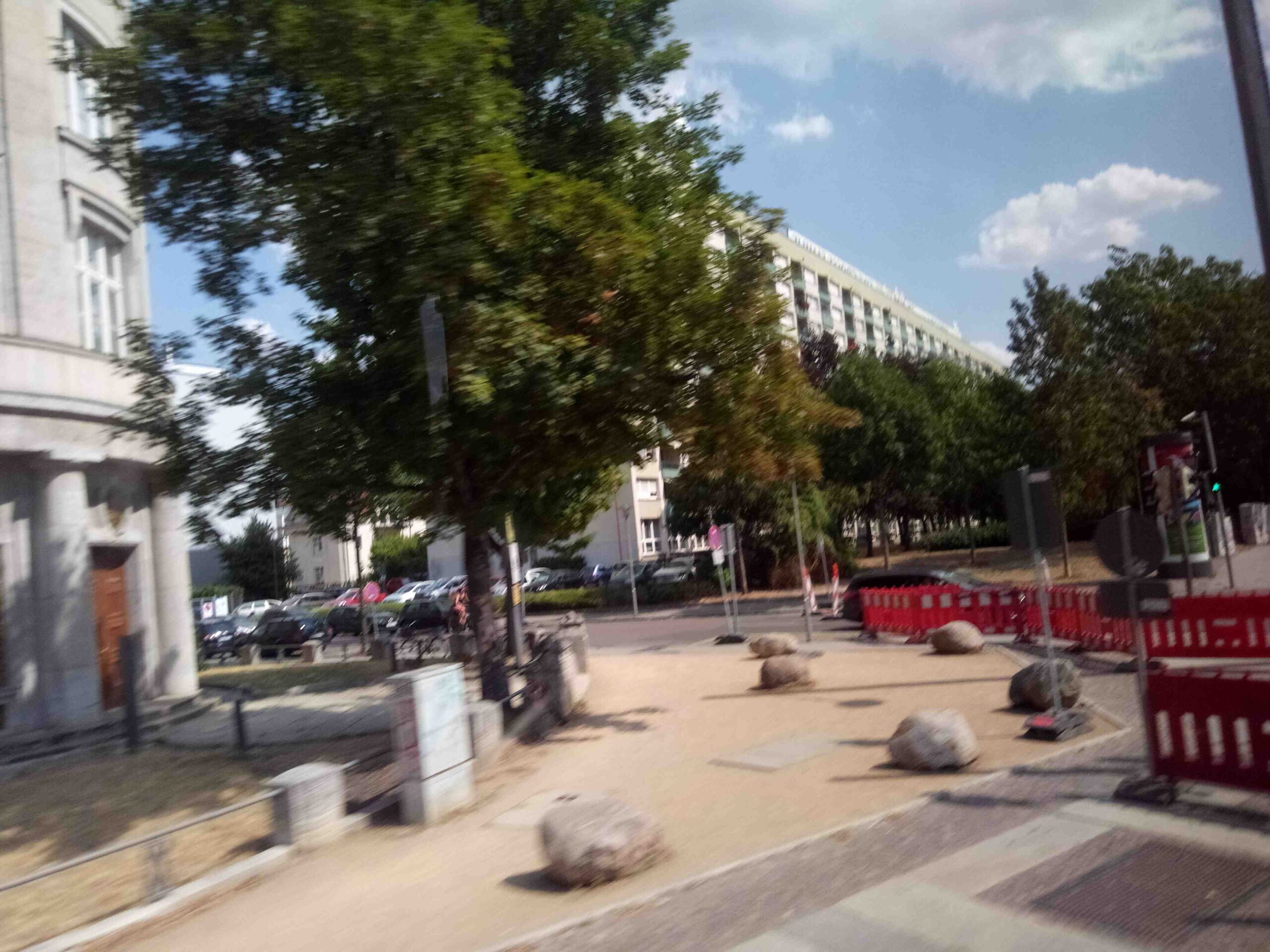 Comment Dit-on aller chez le coiffeur ou au coiffeur ?