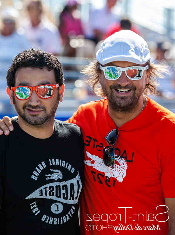 Comment s'appelle Raymond dans Touche pas à mon poste ?