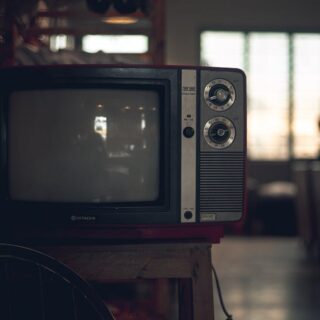 découvrez l'univers fascinant de la télévision : des dernières séries captivantes aux films cultes, en passant par les actualités et les événements en direct. restez informé et diverti avec notre sélection des meilleures émissions et recommandations, pour tous les passionnés de divertissement.