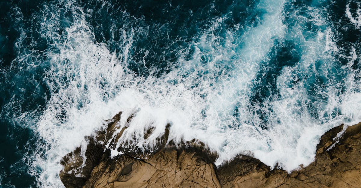 découvrez des trésors cachés à travers le monde, des endroits méconnus qui offrent une beauté unique et une expérience authentique. explorez ces joyaux invisibles et plongez dans des aventures inoubliables loin des sentiers battus.