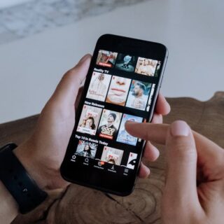 découvrez un monde infini de divertissement avec netflix, votre plateforme de streaming privilégiée. profitez d'une vaste sélection de films, séries originales et documentaires, accessibles à tout moment et n'importe où. abonnez-vous dès maintenant et plongez dans l'univers captivant de netflix.