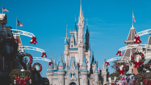 découvrez disney+, la plateforme de streaming ultime qui vous offre un accès illimité à vos films et séries disney préférés, ainsi qu'à des contenus exclusifs de marvel, star wars, pixar et national geographic. plongez dans un univers magique et regardez vos histoires préférées, où et quand vous le souhaitez.