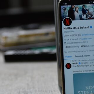 découvrez l'univers captivant de netflix, la plateforme de streaming incontournable avec des milliers de films, séries et documentaires. profitez d'une expérience de divertissement sans fin, adaptée à tous les goûts et accessible partout, à tout moment.