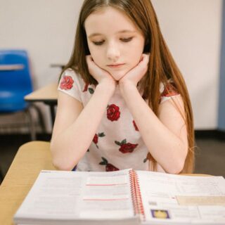 découvrez comment reconnaître, prévenir et lutter contre le harcèlement à l'école et au travail. apprenez des stratégies pour soutenir les victimes et favoriser un environnement respectueux et inclusif.