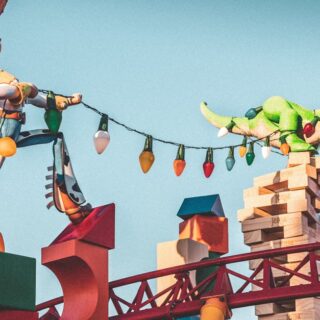 découvrez disney+, la plateforme de streaming qui vous offre un accès illimité à une vaste bibliothèque de films et séries disney, marvel, pixar, star wars et national geographic. plongez dans l'univers magique de vos héros préférés et profitez de contenus exclusifs, disponibles en toute simplicité.