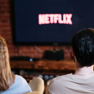 découvrez l'univers fascinant de netflix, la plateforme de streaming qui révolutionne le divertissement avec des films, des séries, des documentaires et des contenus exclusifs. plongez dans un large choix de genres pour satisfaire toutes vos envies de cinéma et de télévision.