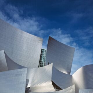 découvrez disney+ : la plateforme de streaming qui rassemble films, séries, classiques disney, pixar, marvel, star wars et national geographic. profitez d’un large catalogue de divertissement pour toute la famille, sans engagement.