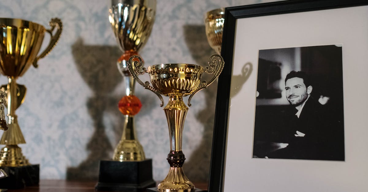 découvrez l'essentiel des emmy awards : la cérémonie prestigieuse qui récompense chaque année l’excellence à la télévision américaine. infos, palmarès, actualités et moments forts des emmy awards.