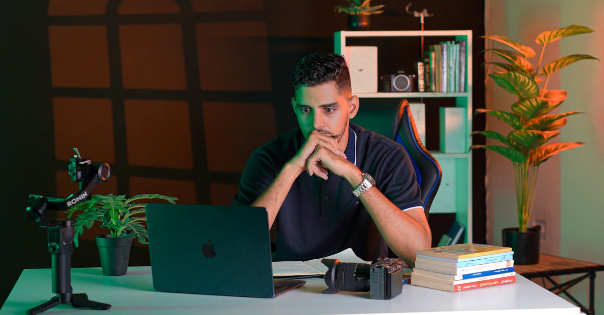 découvrez la signification du terme binge-watch, son origine, et comment il a transformé notre façon de regarder des séries et des films en streaming.