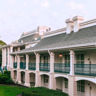 découvrez disney+, la plateforme de streaming qui vous donne accès à des milliers de films, séries, classiques disney, pixar, marvel, star wars et national geographic. profitez de contenus exclusifs pour toute la famille.