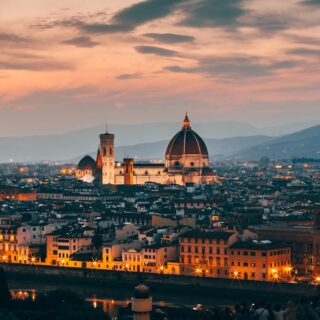 découvrez florence, une ville italienne emblématique connue pour son riche patrimoine artistique, ses musées exceptionnels et ses monuments historiques comme le duomo et le ponte vecchio. parfait pour une escapade culturelle en toscane.