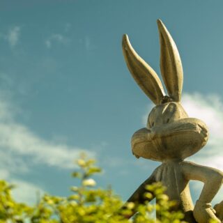 découvrez l'univers de warner bros., un studio incontournable du cinéma et de la télévision, célèbre pour ses films, séries et franchises cultes. explorez son histoire, ses productions emblématiques et ses dernières nouveautés.