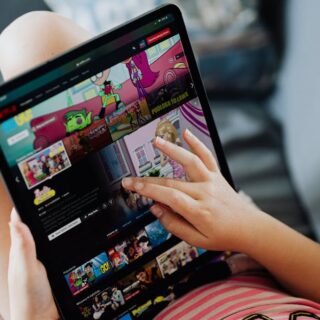 découvrez la liste complète des contenus supprimés de netflix en novembre 2025, incluant films, séries et documentaires à ne pas manquer avant leur retrait.