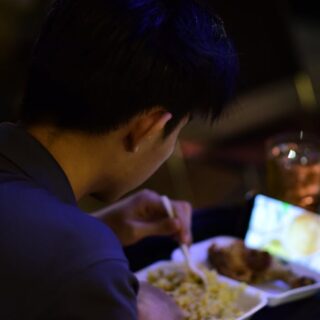 découvrez les séries captivantes disponibles sur prime video, avec une large sélection de genres pour tous les goûts. abonnez-vous et profitez d'un divertissement de qualité en streaming.