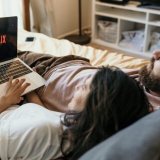 découvrez les séries incontournables à ne pas manquer en 2025, avec des intrigues captivantes et des personnages inoubliables pour tous les goûts.