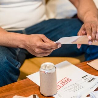 découvrez comment créer une scène d'ouverture mémorable qui capte instantanément l'attention de votre audience et laisse une impression durable.