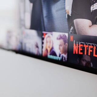 découvrez notre sélection incontournable de séries à ne pas manquer, parfaites pour des soirées captivantes et divertissantes.