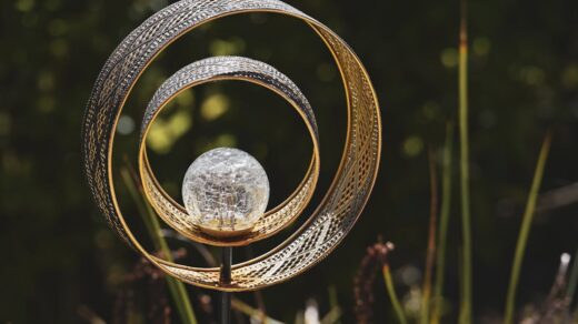 découvrez nos sculptures en métal uniques alliant art et robustesse pour sublimer votre intérieur ou extérieur.