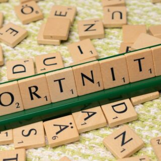 découvrez l'univers intense du battle royale, un genre de jeu vidéo où stratégie, rapidité et survie sont indispensables pour être le dernier joueur en vie.