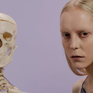 découvrez les raisons de l'annulation du reboot de buffy the vampire slayer et son impact sur les fans de la série culte.