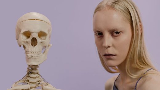 découvrez les raisons de l'annulation du reboot de buffy the vampire slayer et son impact sur les fans de la série culte.