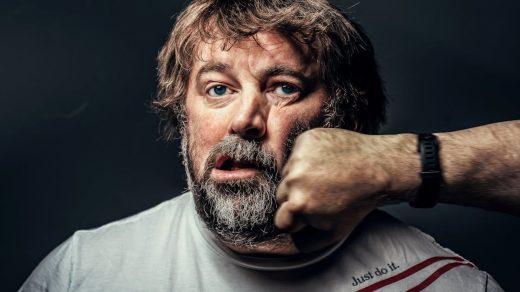 découvrez notre hommage à chuck norris, l'icône du cinéma d'action et des arts martiaux, célébrant sa carrière légendaire et ses exploits inoubliables.