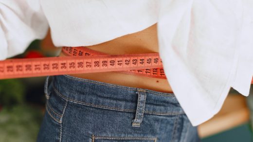 découvrez la transformation physique de cillian murphy grâce à son régime alimentaire et ses astuces pour adopter une alimentation saine et équilibrée.