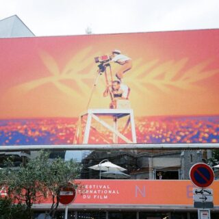 découvrez le cinéma français : un voyage captivant à travers des films emblématiques, des classiques aux nouveautés, célébrant la culture et l'art cinématographique français.