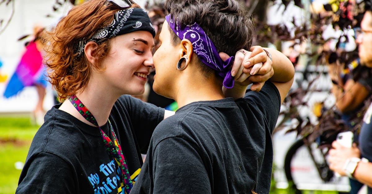découvrez les enjeux et débats autour de la censure ciblant les contenus lgbtq+ à travers le monde, et l'impact sur la liberté d'expression et les droits humains.