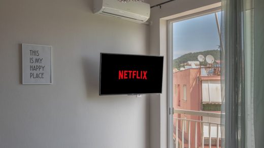 découvrez le classement hebdomadaire des séries et films les plus populaires sur netflix, mis à jour chaque semaine pour vous aider à choisir quoi regarder.