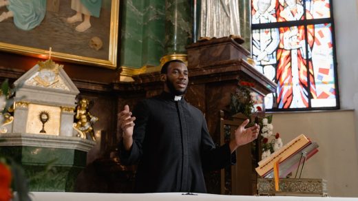 découvrez tout sur paapa essiedu, l'acteur britannique renommé pour ses performances captivantes au théâtre et à la télévision.