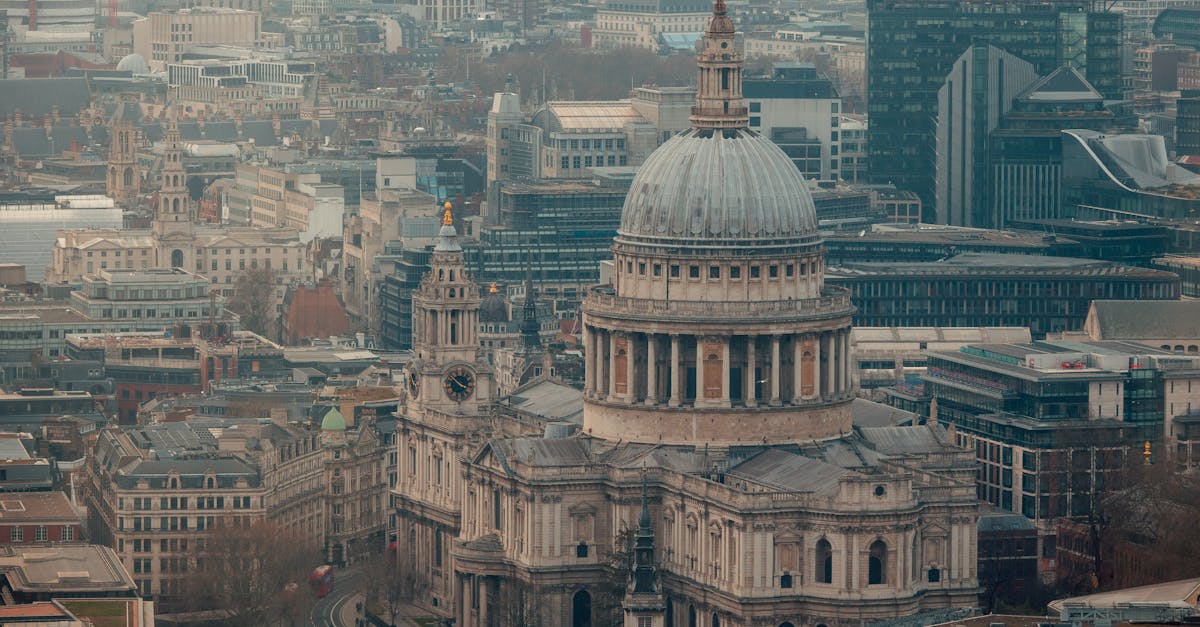 découvrez l'univers cinématographique unique de paul thomas anderson, réalisateur et scénariste renommé, célèbre pour ses films intimistes et puissants.
