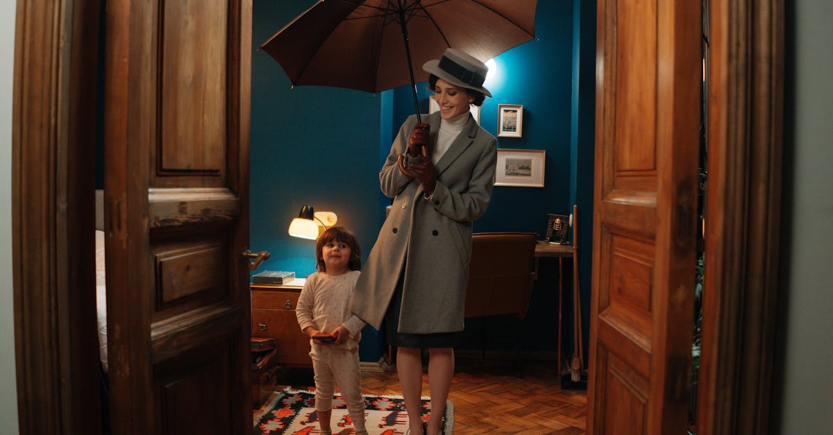 découvrez l'univers poétique d'amélie poulain, héroïne du film culte 'le fabuleux destin d'amélie poulain', une histoire pleine de charme et de magie à montmartre.