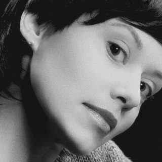 découvrez amélie poulain, le personnage emblématique du film français 'le fabuleux destin d'amélie poulain', une histoire tendre et poétique pleine de charme parisien.