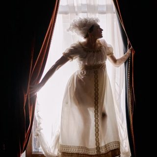 découvrez bridgerton, la série dramatique épique mêlant romance, secrets et intrigues dans l'aristocratie anglaise du 19ème siècle.