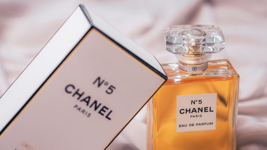 découvrez chanel bleu, l'essence de l'élégance et du raffinement dans un parfum intemporel, alliant fraîcheur et sophistication pour chaque occasion.