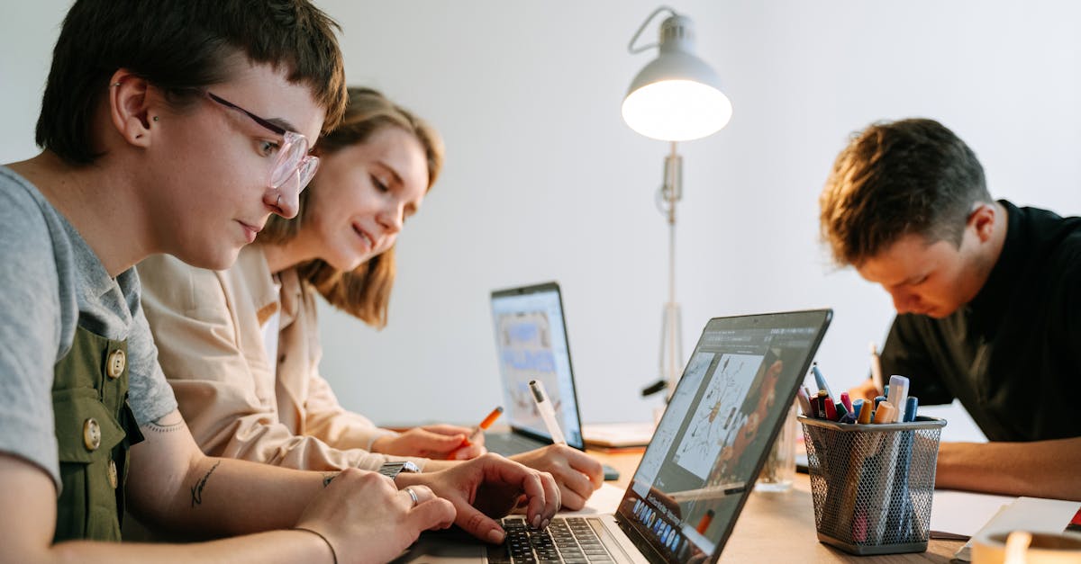 découvrez comment la collaboration favorise l'innovation, améliore la productivité et renforce les relations au sein des équipes et des organisations.