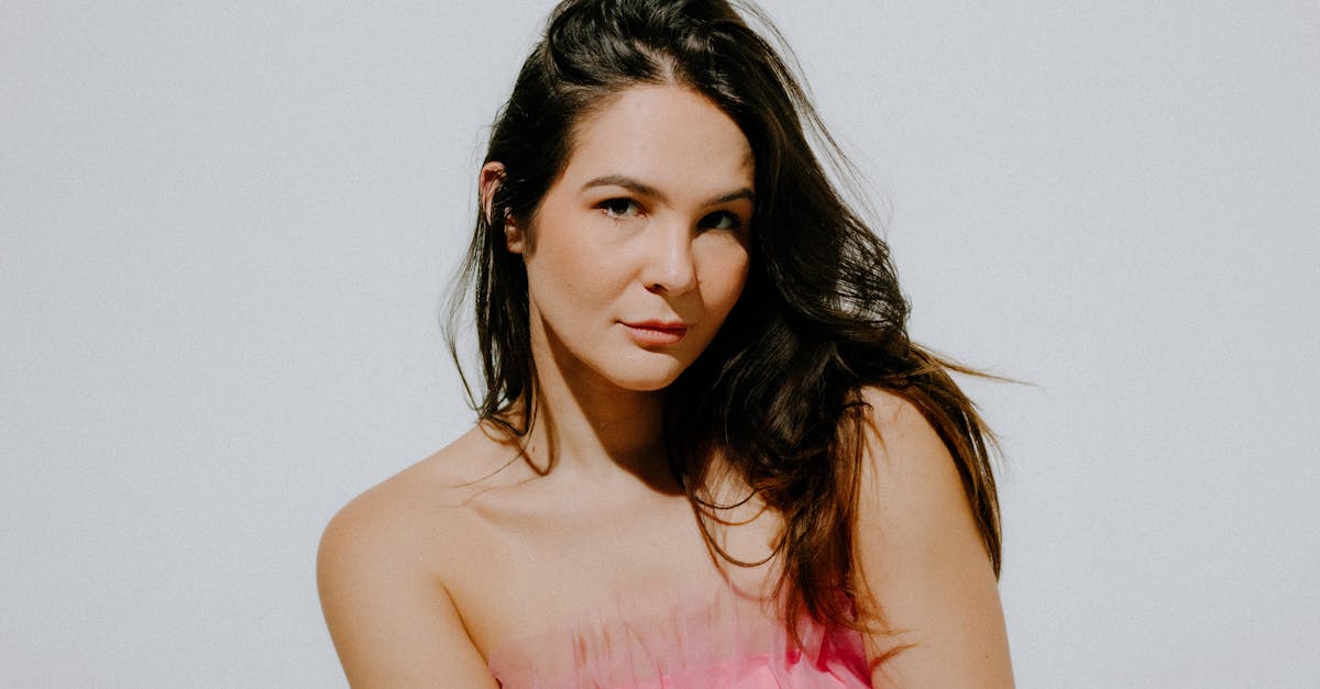 découvrez tout sur elsa esnoult : biographie, carrière, actualités et ses dernières chansons. suivez l'actualité de cette chanteuse et actrice française talentueuse.