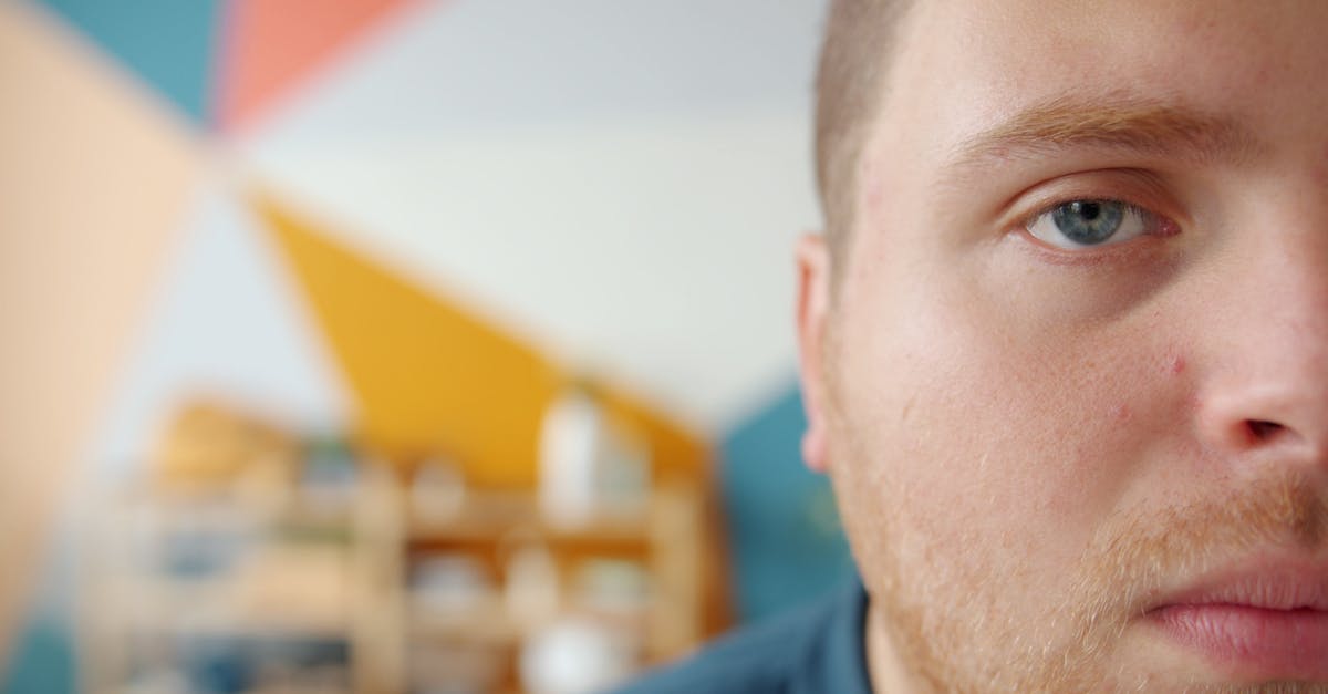 découvrez l'histoire captivante de 'half man', une œuvre qui explore les dualités de l'humanité à travers un personnage mi-homme, mi-autre chose, mêlant suspense et émotion.