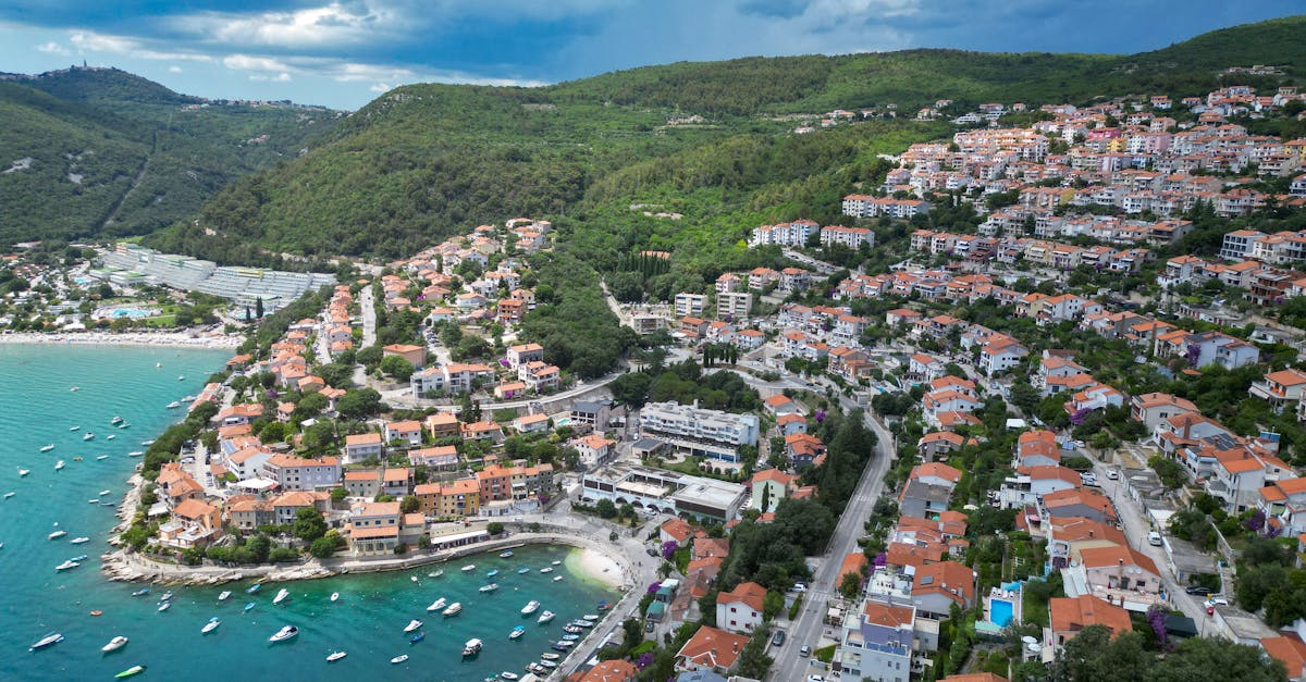 découvrez kvaratskhelia, le talentueux footballeur géorgien reconnu pour ses performances exceptionnelles sur le terrain. suivez son parcours, ses statistiques et ses moments forts.