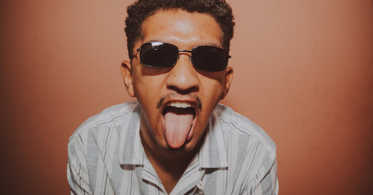 découvrez l'univers captivant de malcolm, une série comique incontournable qui suit les aventures hilarantes d'une famille pas comme les autres.