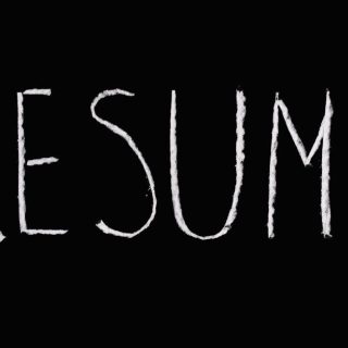 découvrez tout sur les remakes : définitions, exemples célèbres et pourquoi ils fascinent autant le cinéma et les jeux vidéo.