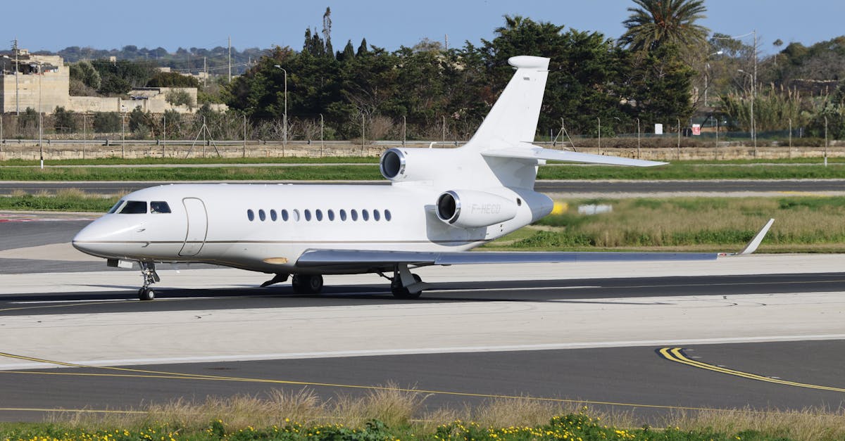 découvrez le set-jetting, une tendance fascinante qui combine voyage et passion pour le cinéma, en explorant les lieux emblématiques des films et séries cultes à travers le monde.