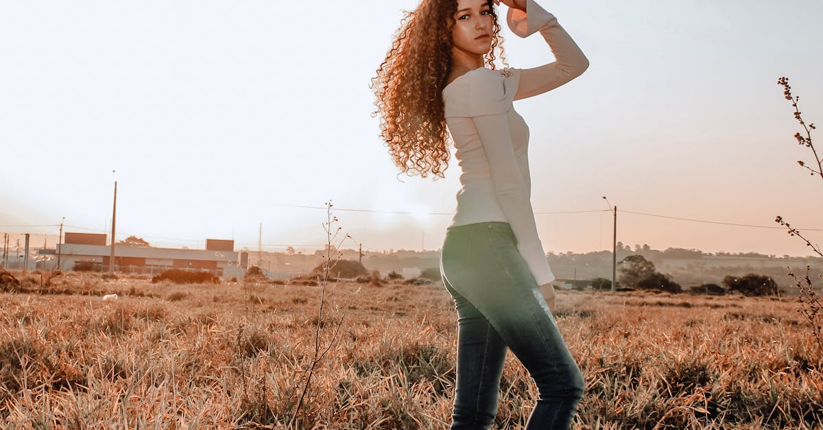 découvrez notre collection de skinny jeans tendance pour un look élégant et moderne. confortables et stylés, ils s'adaptent à toutes les occasions et morphologies.