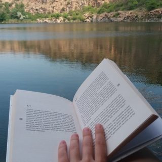 découvrez « the summer i turned pretty », une histoire touchante de premiers amours et d'étés inoubliables qui marquent à jamais.