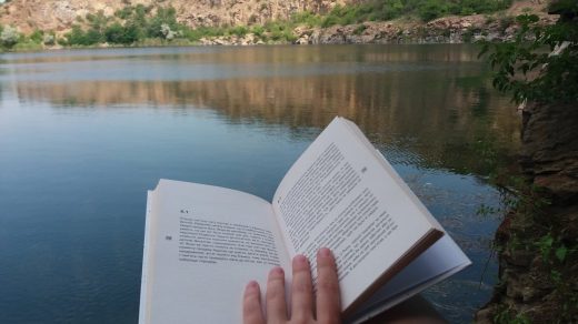 découvrez « the summer i turned pretty », une histoire touchante de premiers amours et d'étés inoubliables qui marquent à jamais.