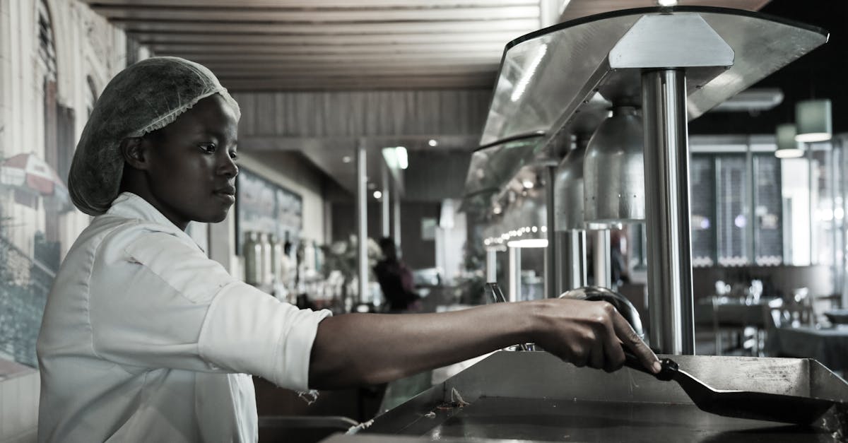 découvrez le rôle essentiel d'un chef, expert en cuisine, créateur de saveurs et gestionnaire d'équipe culinaire.