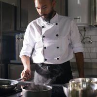 découvrez le métier de chef : compétences, responsabilités et astuces pour réussir en cuisine professionnelle.