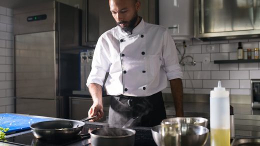 découvrez le métier de chef : compétences, responsabilités et astuces pour réussir en cuisine professionnelle.